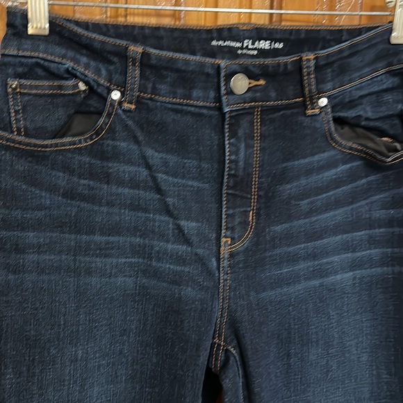 Chico’s Platinum Flare 0.5 - Picture 3 of 9